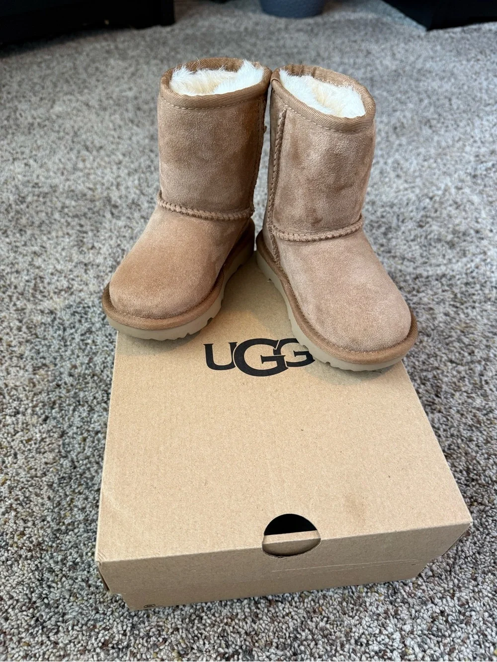New In Box - Uggs Kids Classic II Chestnut Boots - Size 7 Toddler